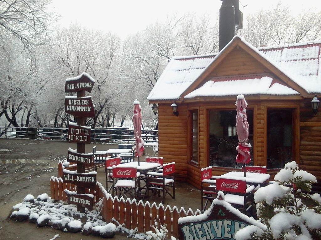 Camping Y Hostal El Ovejero El Calafate Bagian luar foto