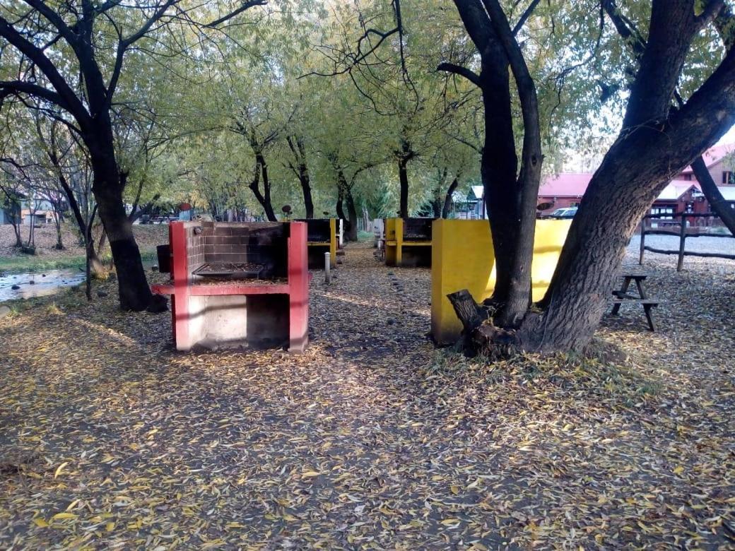 Camping Y Hostal El Ovejero El Calafate Bagian luar foto