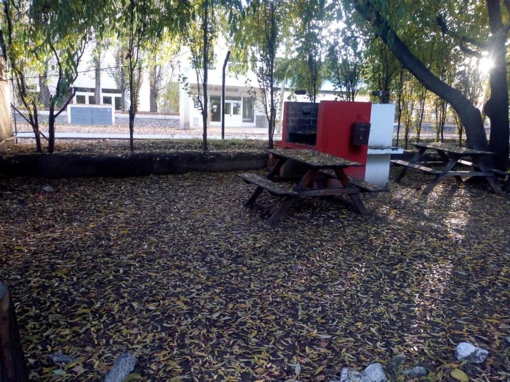 Camping Y Hostal El Ovejero El Calafate Bagian luar foto